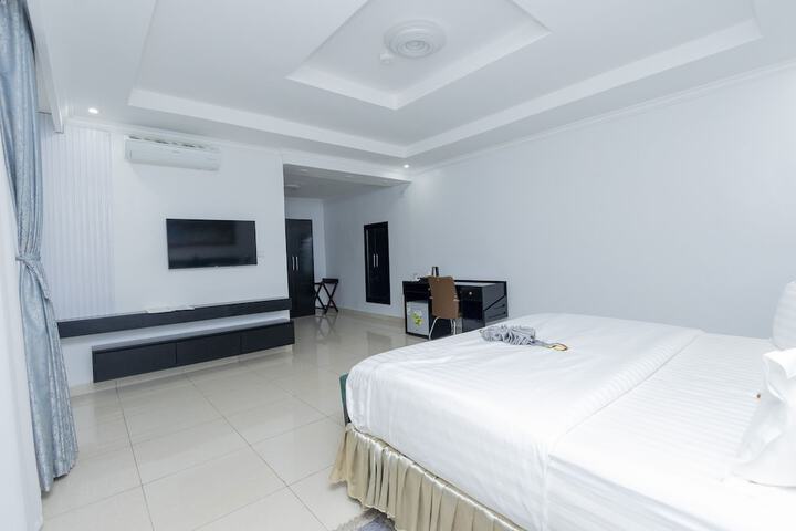 Room 12 of 99