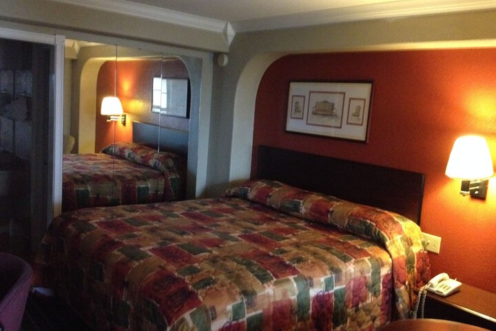 Room 9 of 15