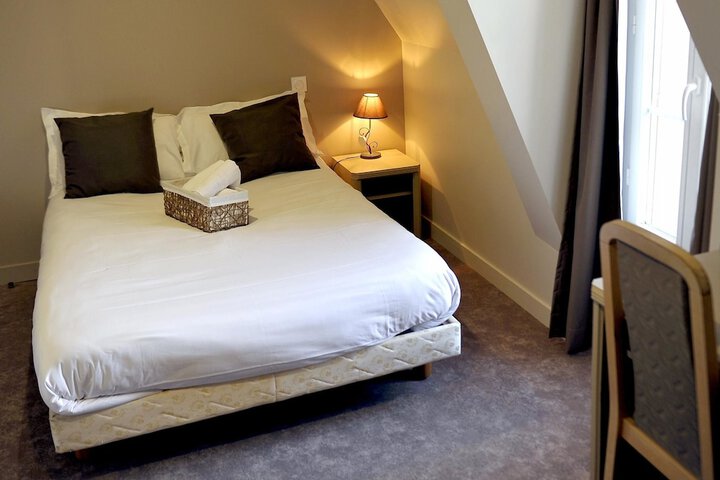 Room 8 of 28
