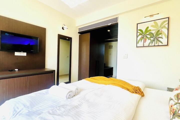 Room 3 of 16