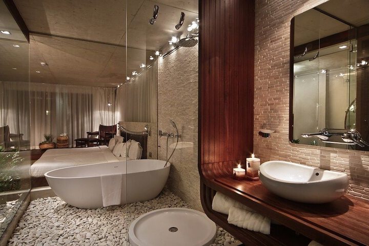 Deep soaking bathtub