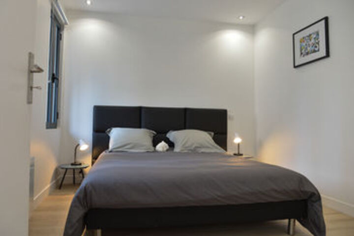 Room 4 of 16