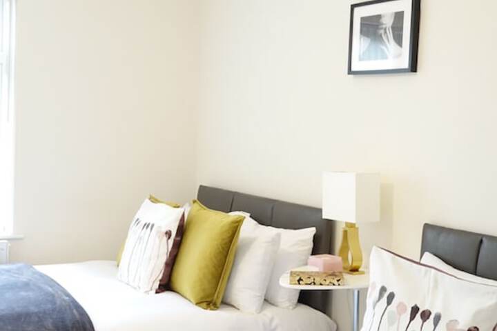 Room 15 of 102