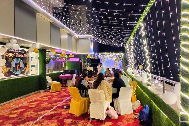 Ballroom/Hall 16 of 31