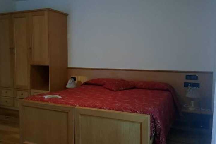 Room 6 of 65