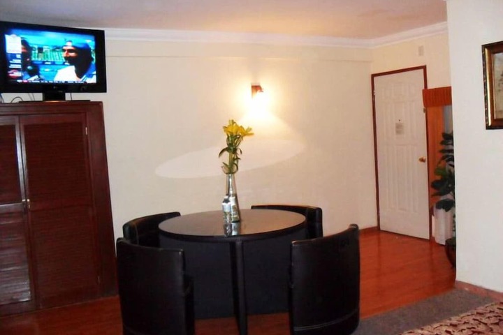 Room 16 of 28