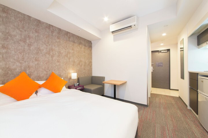 Room 17 of 38