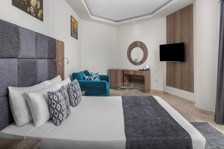 Room 28 of 131