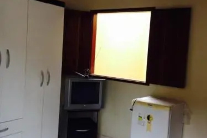 Room 9 of 10