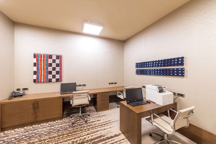 Business Center 101 of 118