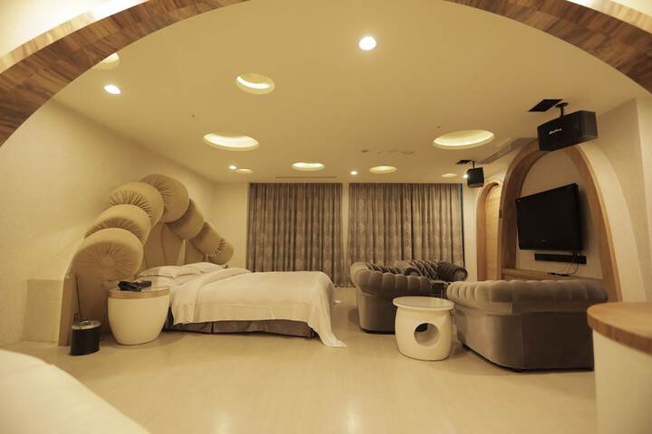 Room 10 of 78
