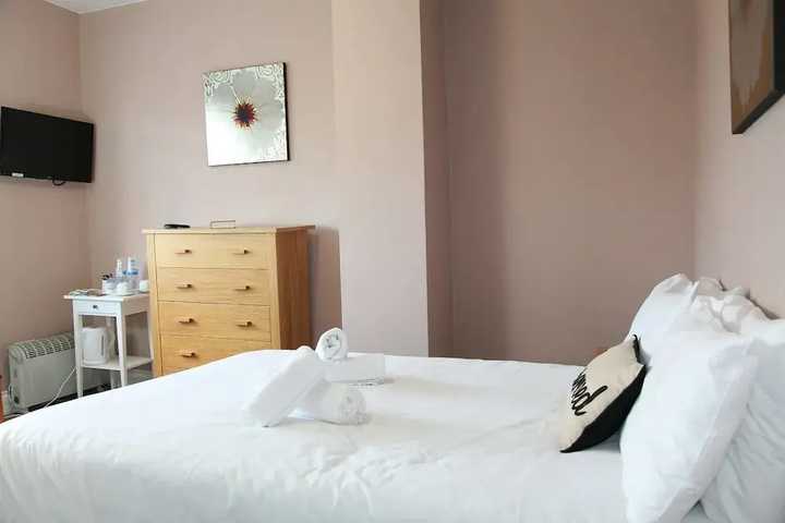 Room 3 of 12