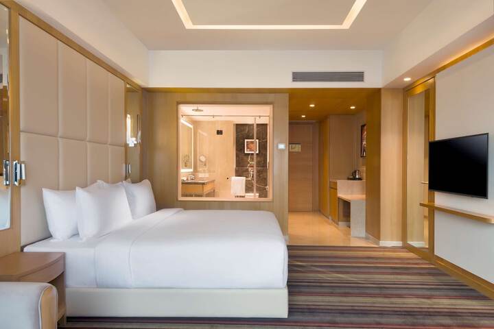 Room 5 of 140