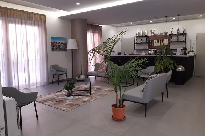 Lounge 10 of 10