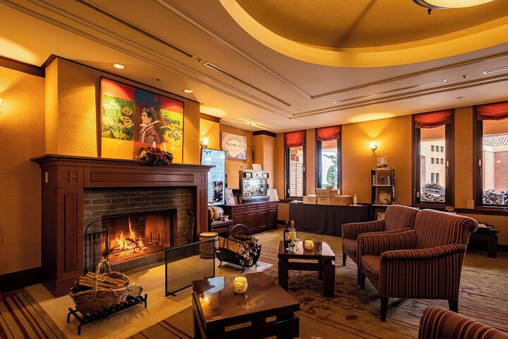 Hotel Interior 4 of 91