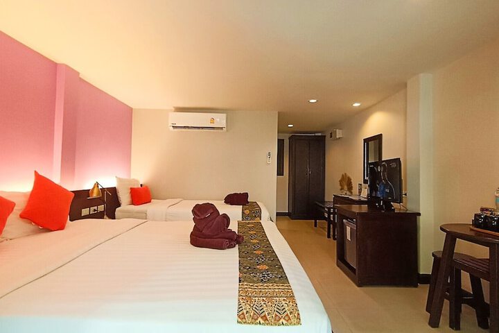 Room 37 of 242