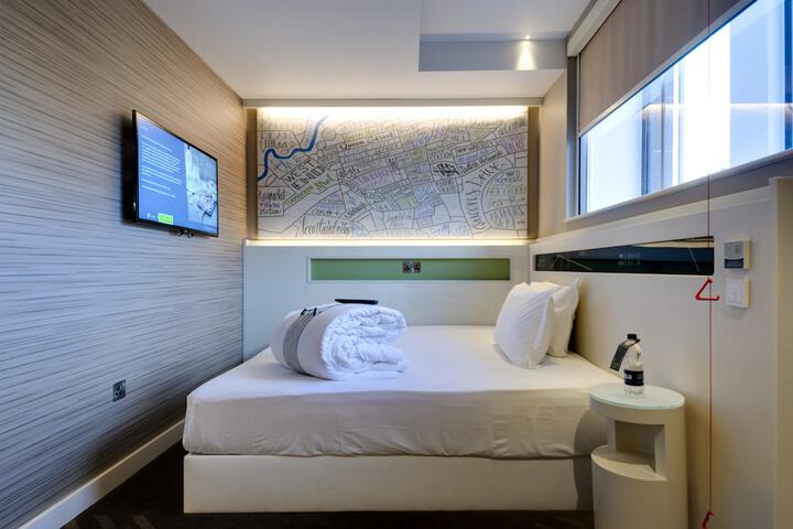 Room 5 of 17