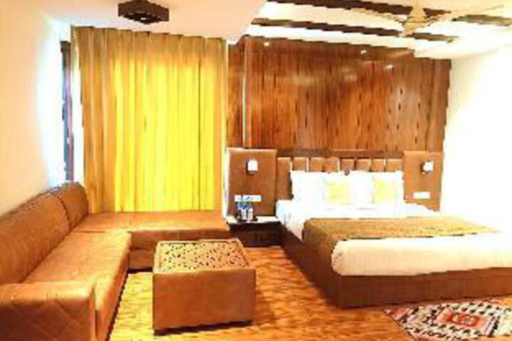 Room 4 of 38