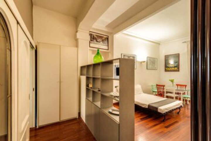 Room 6 of 25
