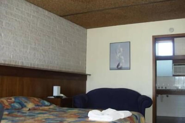 Room 2 of 28