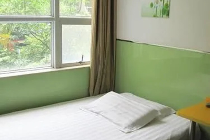 Room 5 of 10