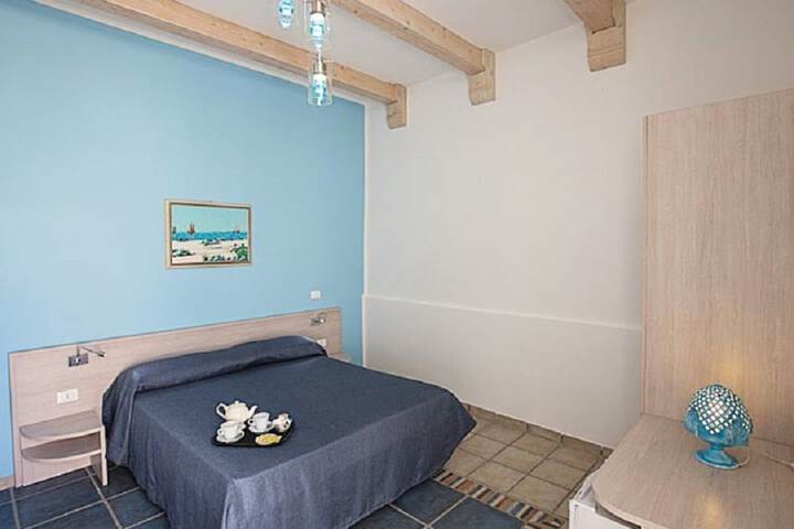 Room 3 of 49