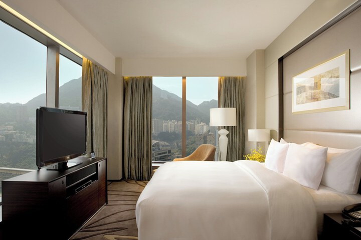 Room 12 of 65