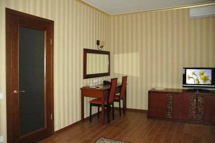 Room 14 of 38