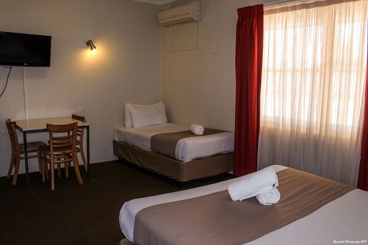Room 9 of 33