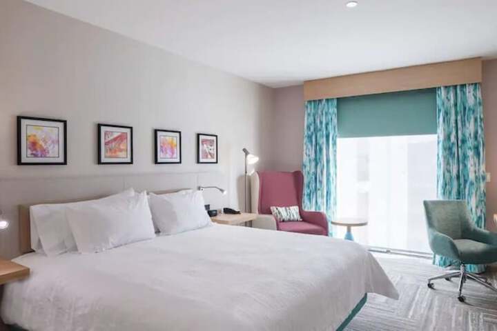 1 King Bed (2 of 16)
