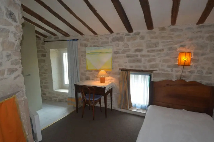 Room 6 of 13