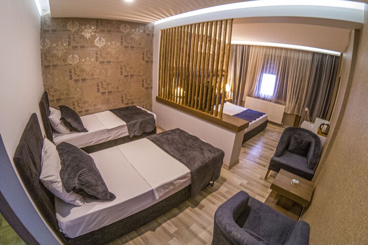 Room 4 of 11