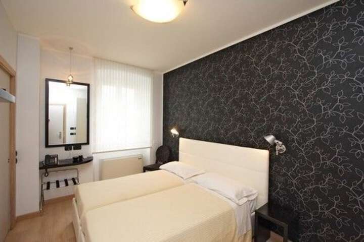 Room 22 of 64