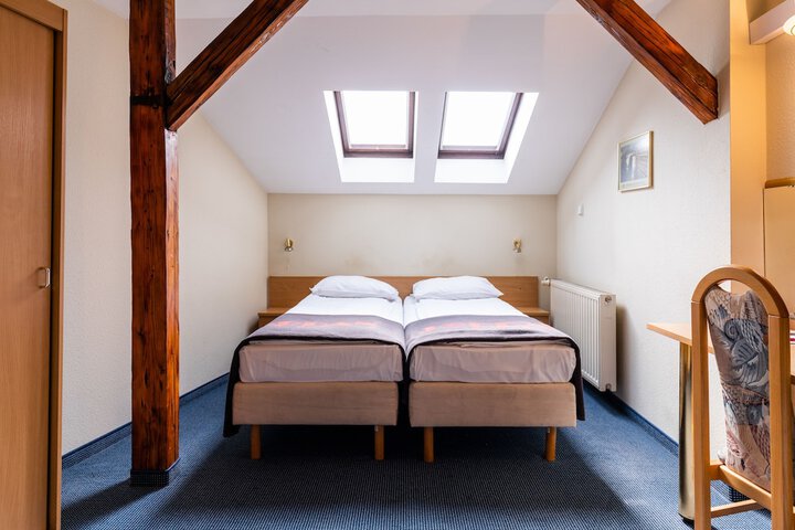 Room 33 of 79