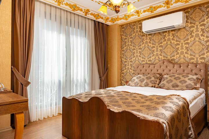 Room 7 of 35