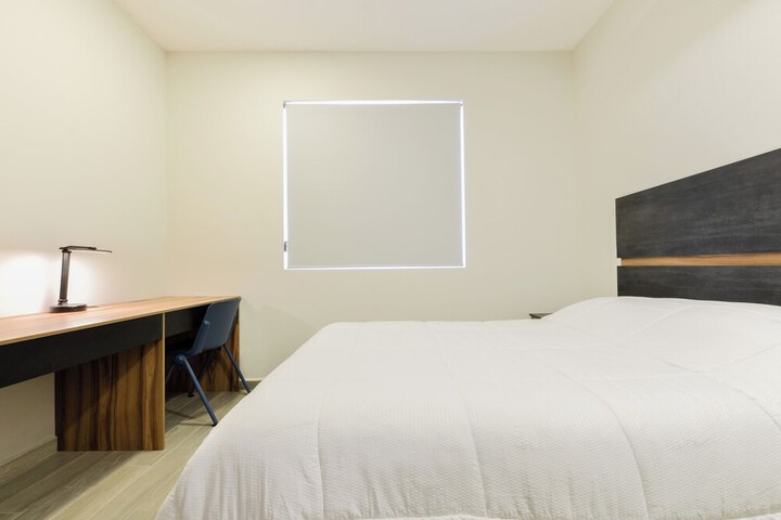 Room 28 of 228