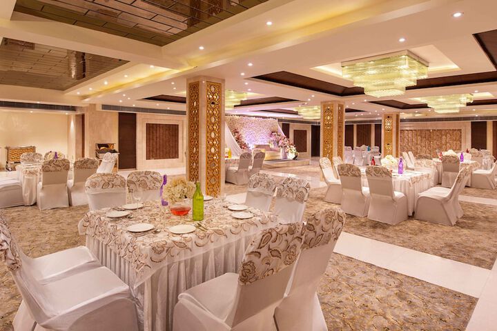 Ballroom/Hall 46 of 54