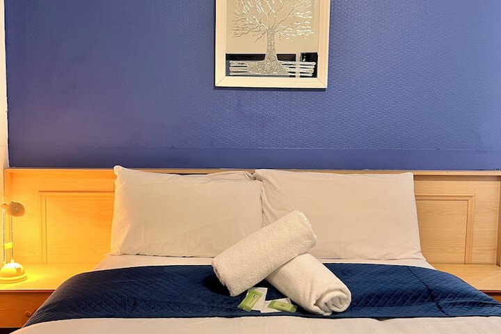 Room 12 of 21