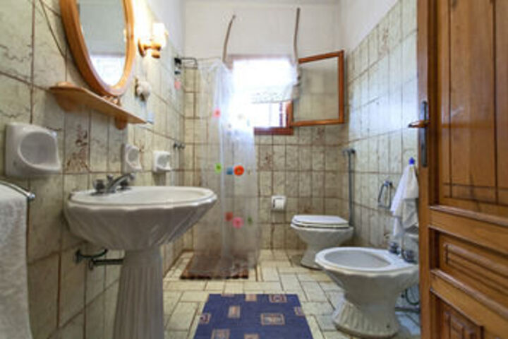 Room 5 of 40