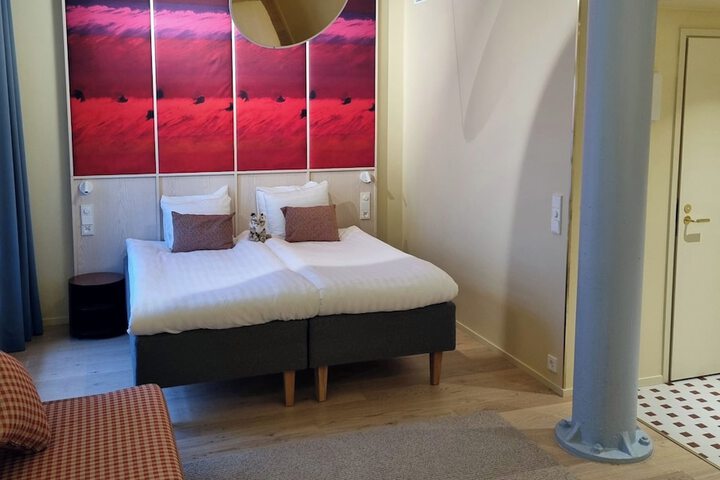Room 33 of 69