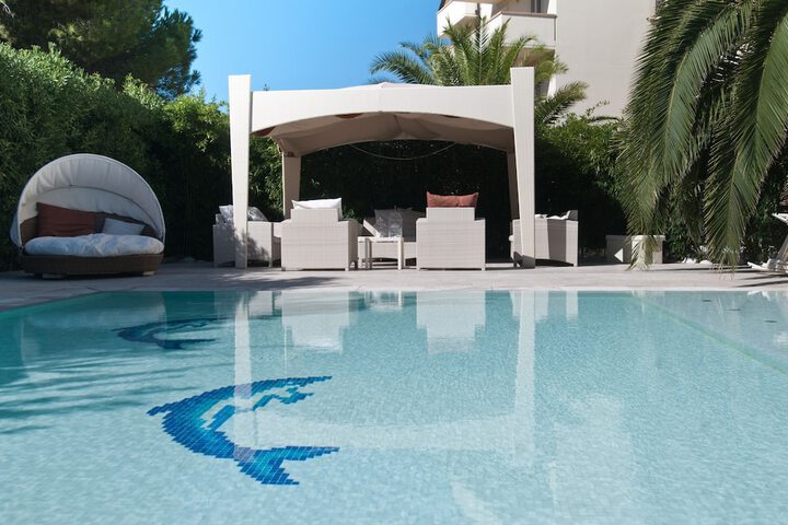 Hotel Pool