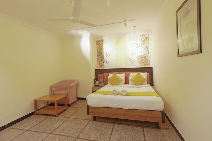 Room 4 of 10