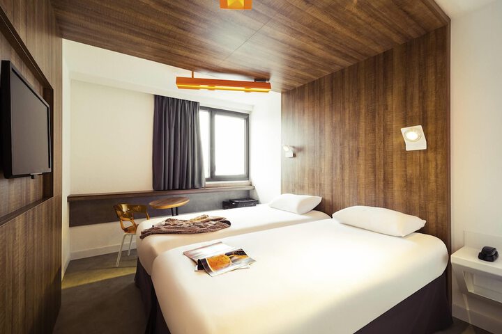 Room 8 of 25