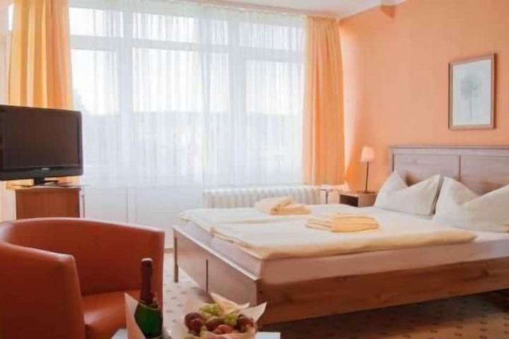 Room 2 of 26