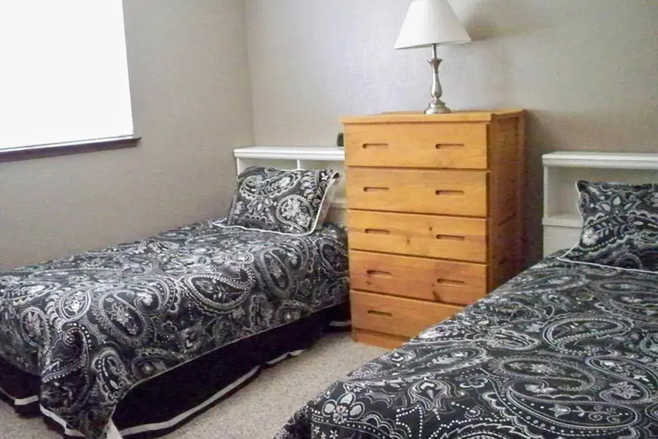 Room 4 of 12