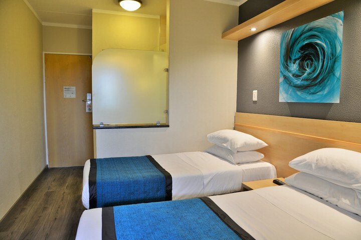 Room 7 of 16