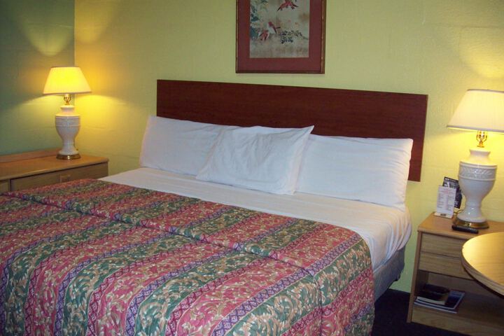 Room 16 of 40