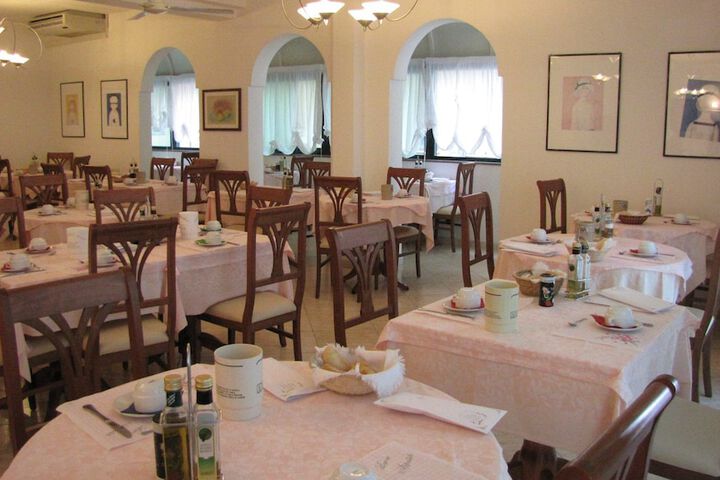 Dining 11 of 35