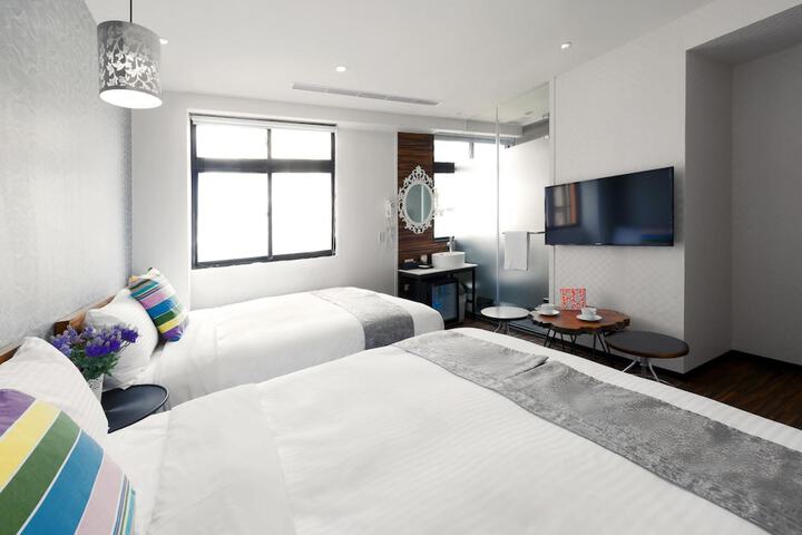 Room 5 of 28