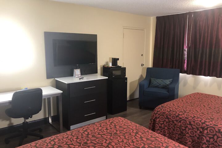 2 Double Beds Mobility Accessible (2 of 9)